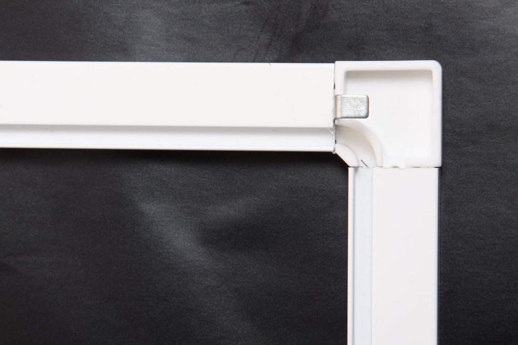 Установка и фиксация москитной сетки