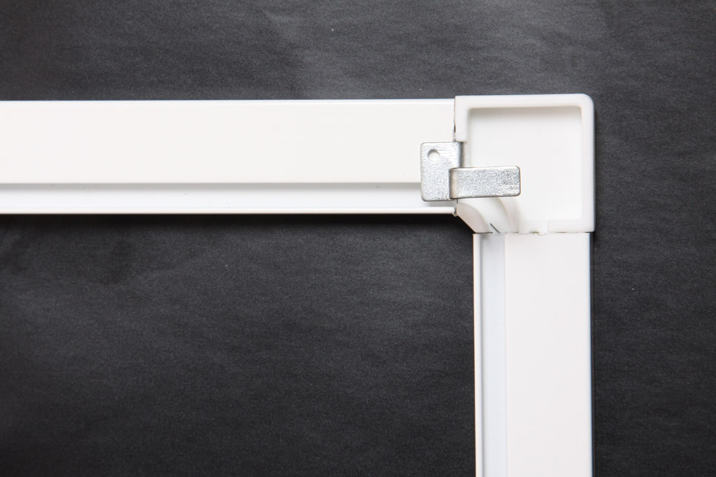 Финальная фиксация москитной сетки